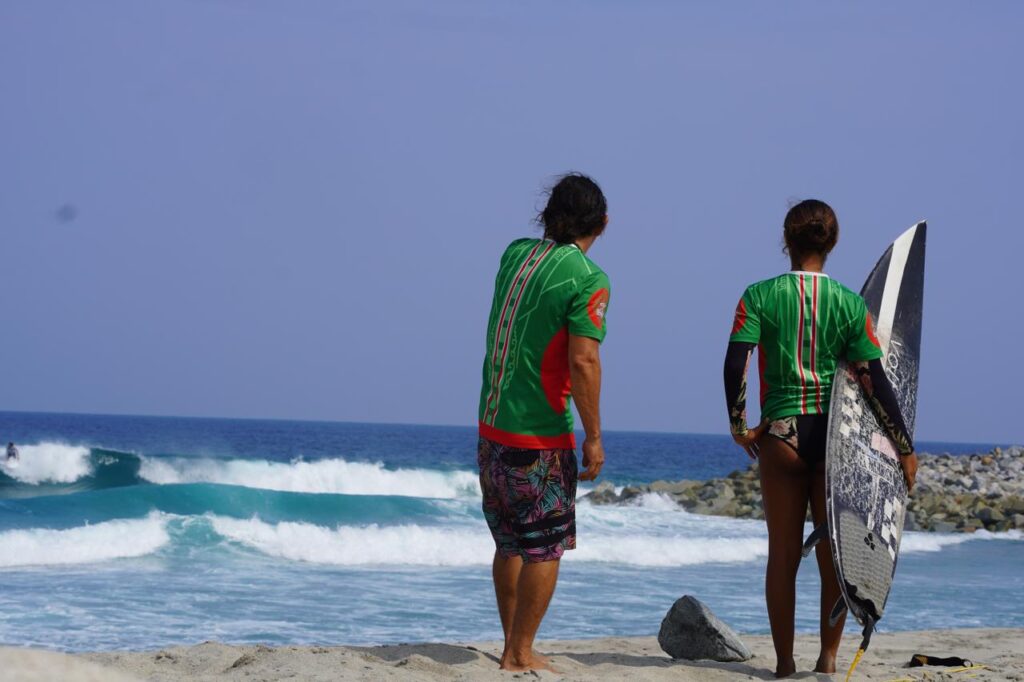 Salina Cruz surf coaching with Uriel Camacho and Linda Coral at LunaCoral