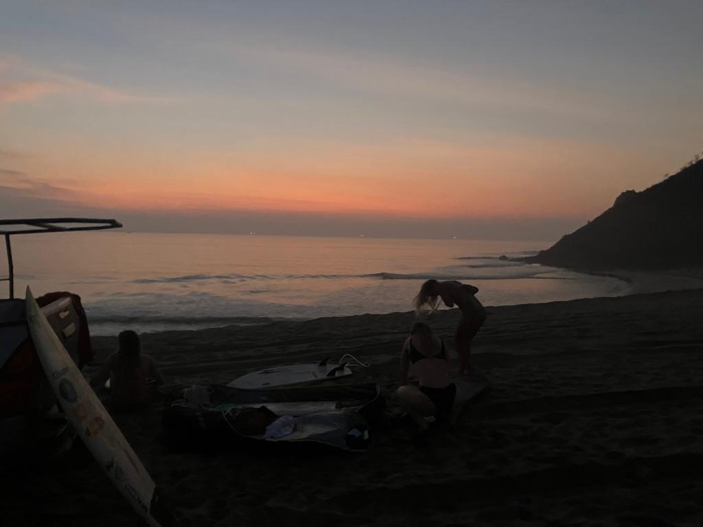 Salina Cruz surf trip at sunrise with LunaCoral