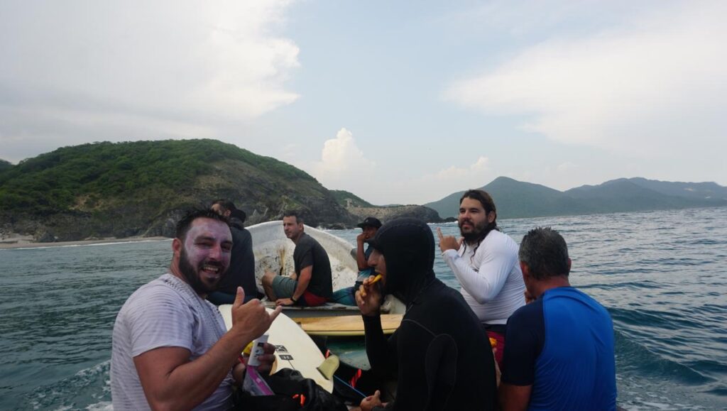 Surf boat trip to remote waves in Salina Cruz, Oaxaca